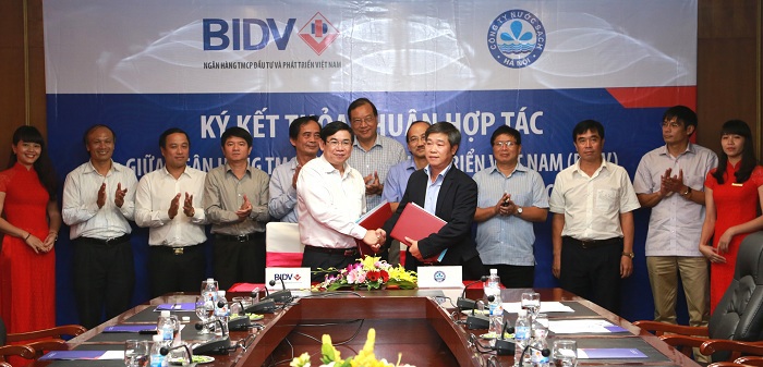 Đại diện lãnh đạo BIDV và Hawacom ký kết bản thỏa thuận. Nguồn: bidv.com.vn 